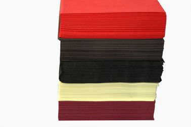 ผ้าปูโต๊ะโพลีโพรพีลีนนอนวูฟเวนสปันบอนด์ผ้าคลุมโต๊ะสีขาวแดง