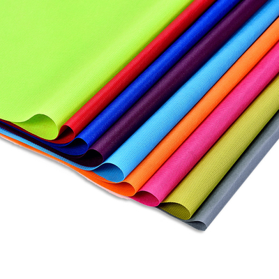 สีแดงสีน้ำเงินสีเหลือง PP สปันบอนม้วนผ้าไม่ทอสำหรับถุงช้อปปิ้ง