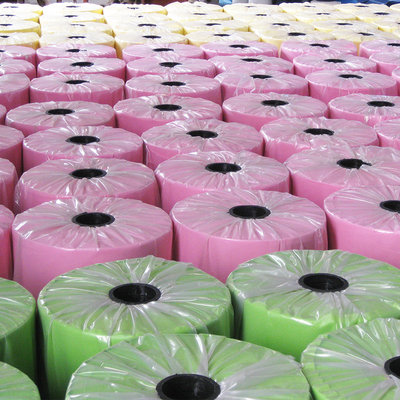 สีแดงสีน้ำเงินสีเหลือง PP สปันบอนม้วนผ้าไม่ทอสำหรับถุงช้อปปิ้ง