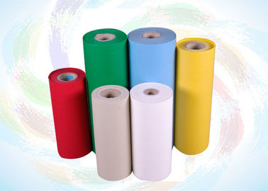 ผ้ากันเปื้อน 100% Polypropylene Spunbond ไม่ทอผ้ากันลื่นม้วนผ้าขาว / แดง / เขียว